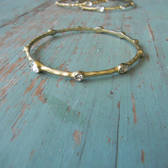 LOT OF 5 FAUX GOLD HAMMERED BRACELETS W/FAUX DIAMONDS BANGLE - Picture 2 of 5